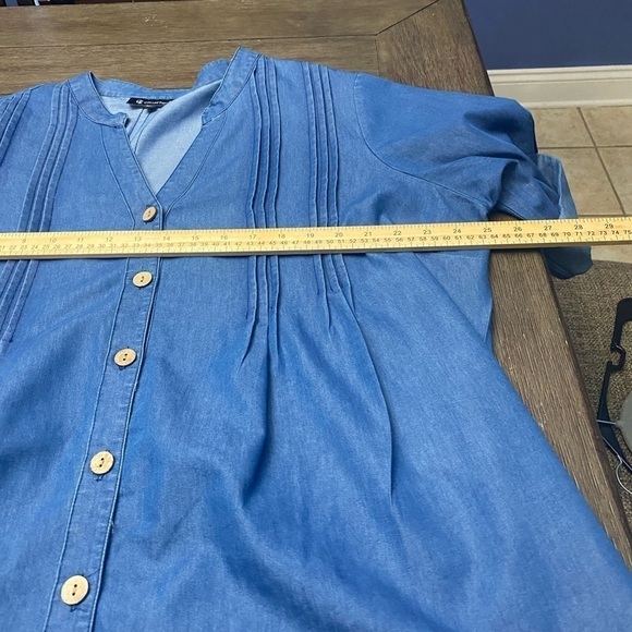 Club Z Collection Chambray Shirt Wooden Buttons Woman 2X Pleated Roll - Picture 5 of 7